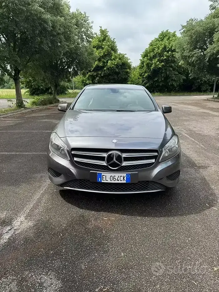 Usata Mercedes A180 109 CV (80 kW) 2013 Grigio Berlina