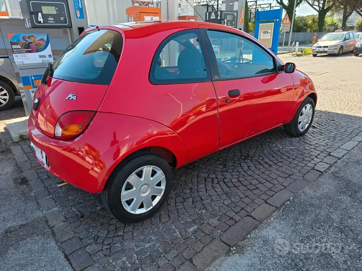 Usata Ford Ka 69 CV (50 kW) 2005 Rosso Utilitaria