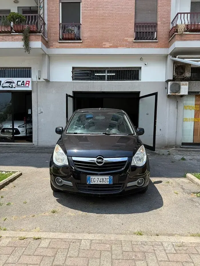 Usata Opel Agila Enjoy 94 CV (69 kW) 2011 Nero Utilitaria
