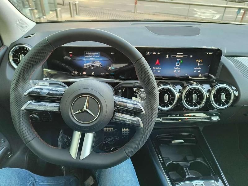 Nuova Mercedes GLA180 AMG line Plus 136 CV (100 kW) 2026 Midnight black SUV