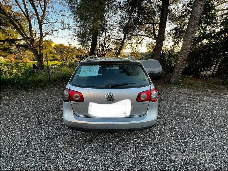 Begagnad VW Passat 2005 Grå Kombi