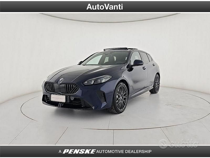 Blu Nuova 2025 BMW 118 M Sport Due volumi | 39.900 € - Immagine 1/4