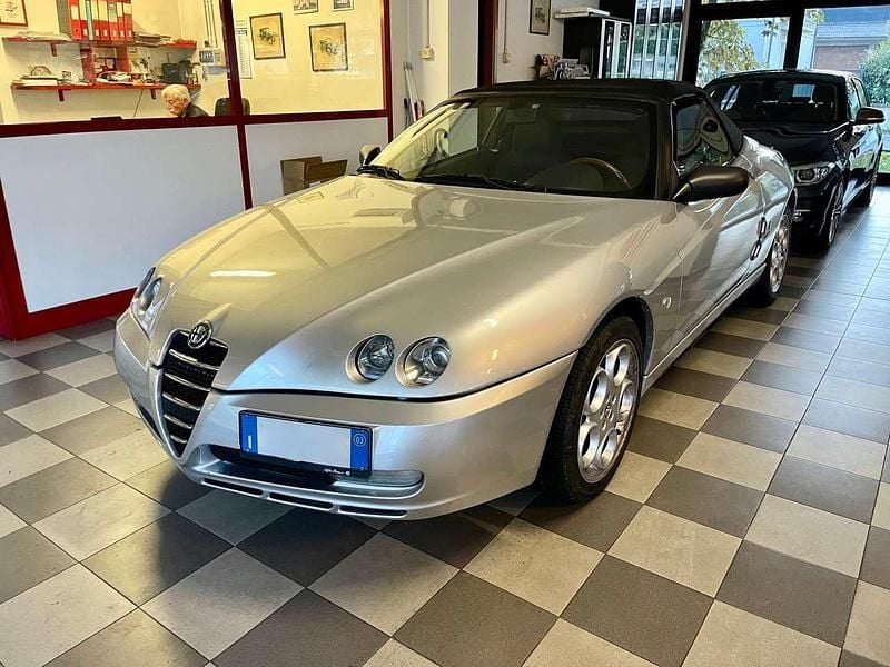 Usata Alfa Romeo Spider 166 CV (122 kW) 2003 Argento Cabrio