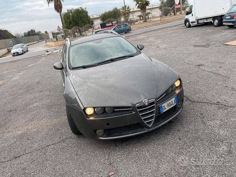Verde Usata 2008 Alfa Romeo 159 Station wagon | 1400 € (Super prezzo) - Immagine 1/4
