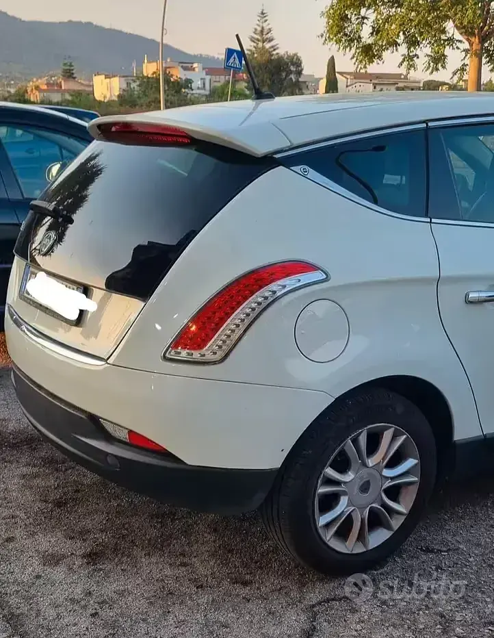 Usata Lancia Delta 120 CV (88 kW) 2012 Bianco Utilitaria