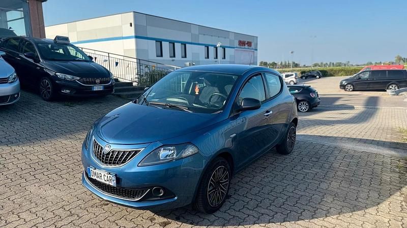 Usata Lancia Ypsilon 69 CV (50 kW) 2022 Blu Utilitaria
