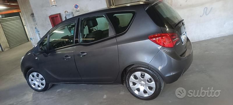 Usata Opel Meriva 95 CV (69 kW) 2012 Grigio Monovolume