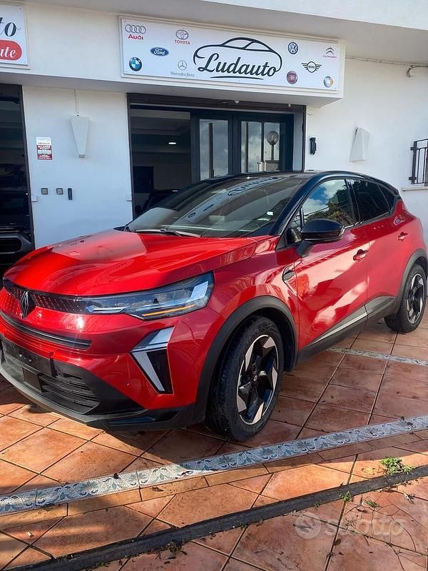 Usata Renault Captur Techno 101 CV (74 kW) 2025 Rosso SUV