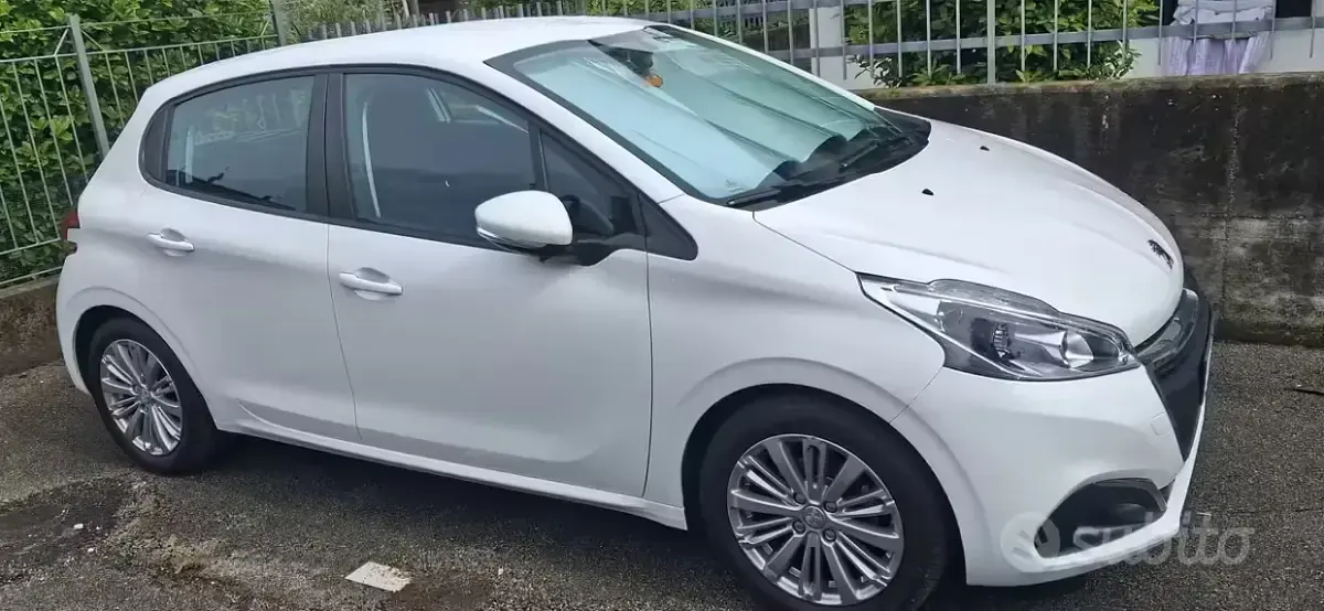 Usata Peugeot 208 83 CV (61 kW) 2019 Bianco Utilitaria