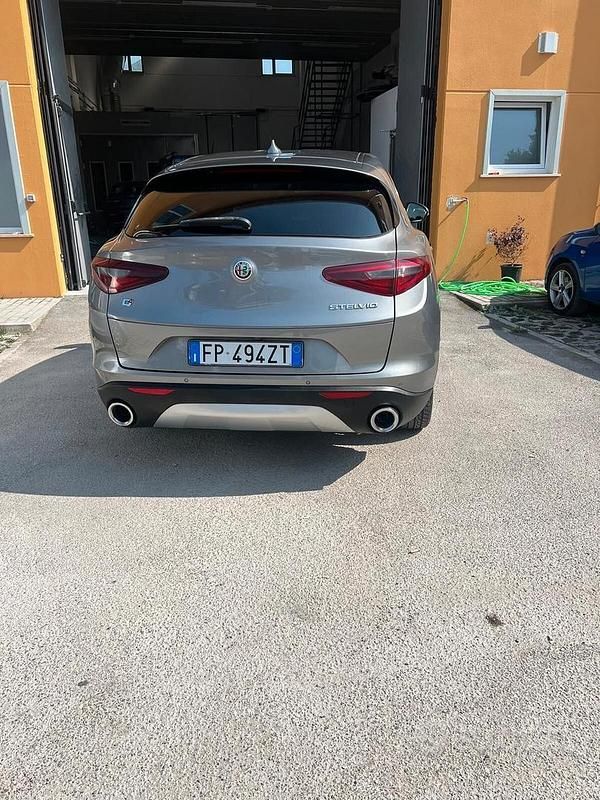 Usata Alfa Romeo Stelvio Super 180 CV (132 kW) 2018 Grigio SUV