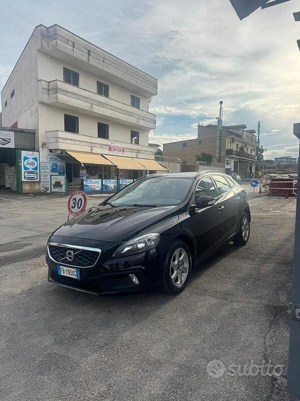 Usata Volvo V40 CC Summum 115 CV (84 kW) 2015 Nero Station wagon