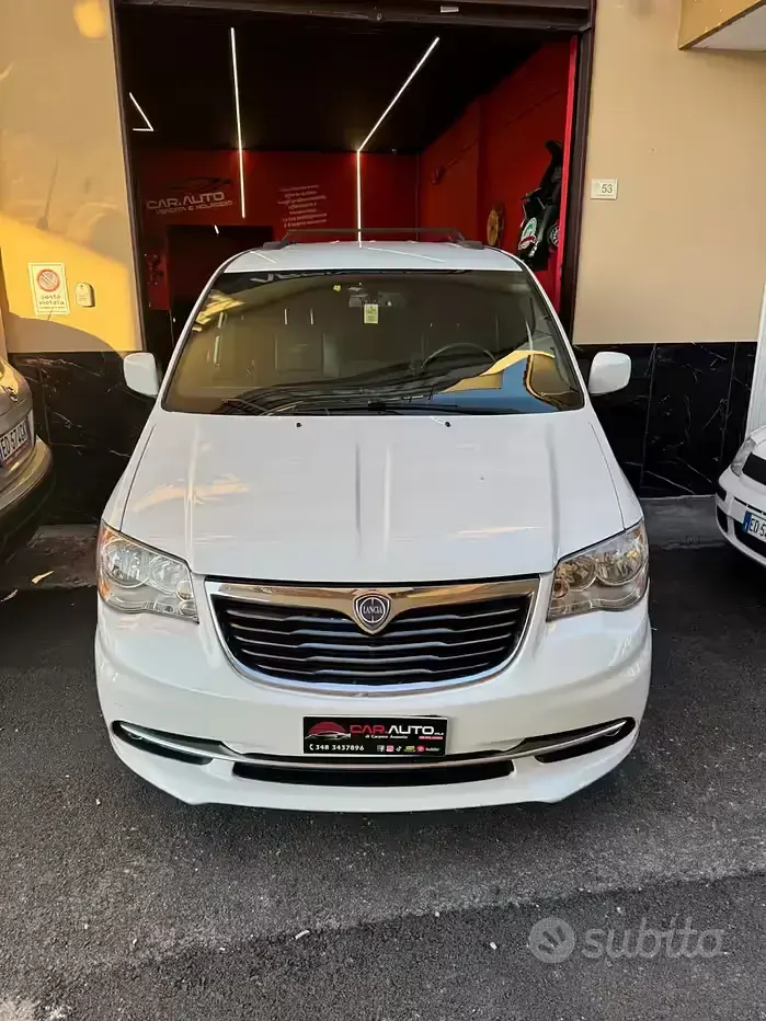 Usata Lancia Voyager Platinum 177 CV (130 kW) 2015 Bianco Monovolume