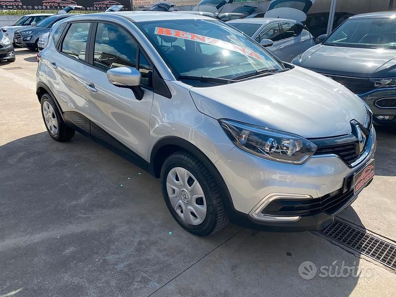 Usata Renault Captur Life 90 CV (66 kW) 2019 Grigio SUV