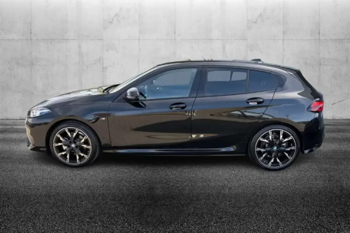 Usata BMW 120 M Sport 150 CV (110 kW) 2025 Nero Utilitaria