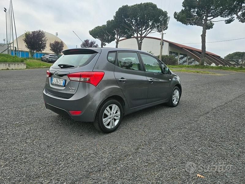 Usata Hyundai ix20 90 CV (66 kW) 2011 Grigio Utilitaria