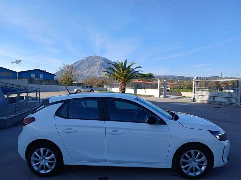 Usata Opel Corsa 75 CV (55 kW) 2024 Bianco Berlina