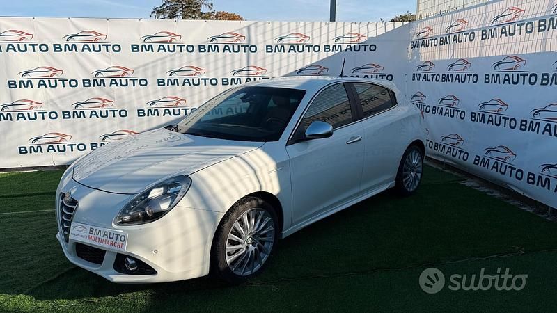 Bianco Usata 2015 Alfa Romeo Giulietta Exclusive Tre volumi | 8499 € (Buon prezzo) - Immagine 1/4