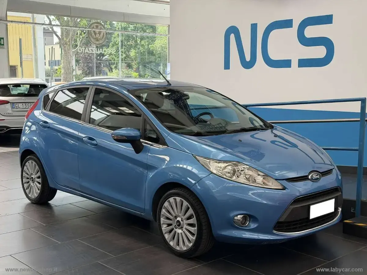 Usata Ford Fiesta Titanium 82 CV (60 kW) 2009 Blu/azzurro Berlina