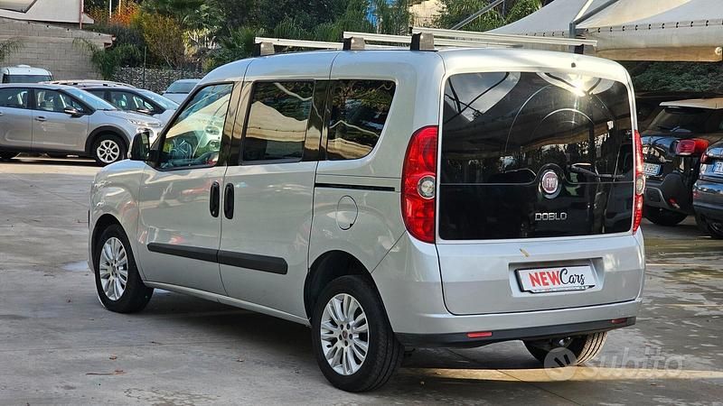 Usata Fiat Doblò Emotion 105 CV (77 kW) 2011 Grigio Monovolume