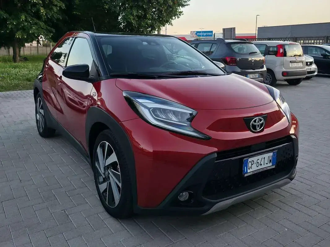 Usata Toyota Aygo X Lounge 72 CV (52 kW) 2023 Rosso SUV