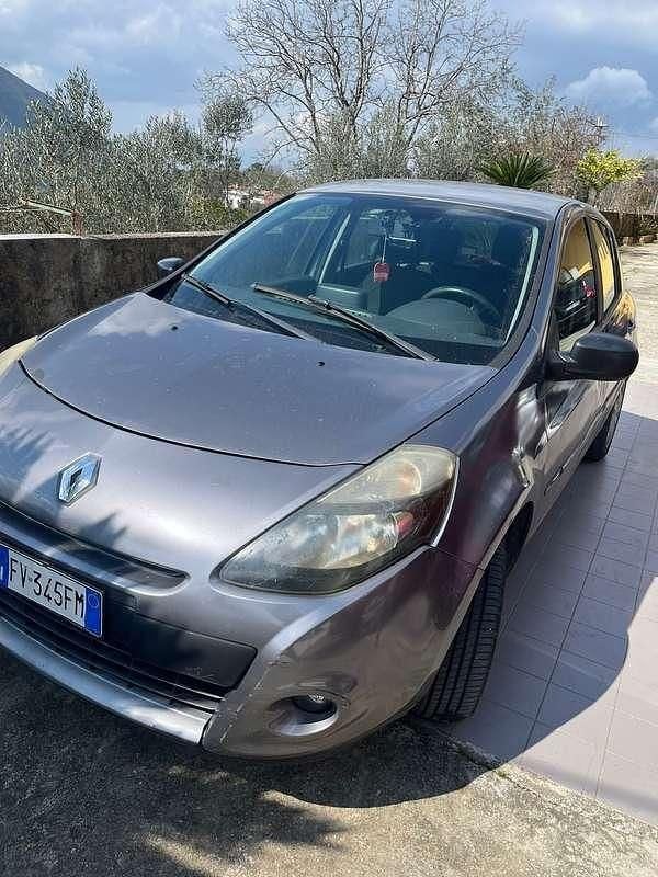 Usata Renault Clio III 68 CV (50 kW) 2010 Berlina