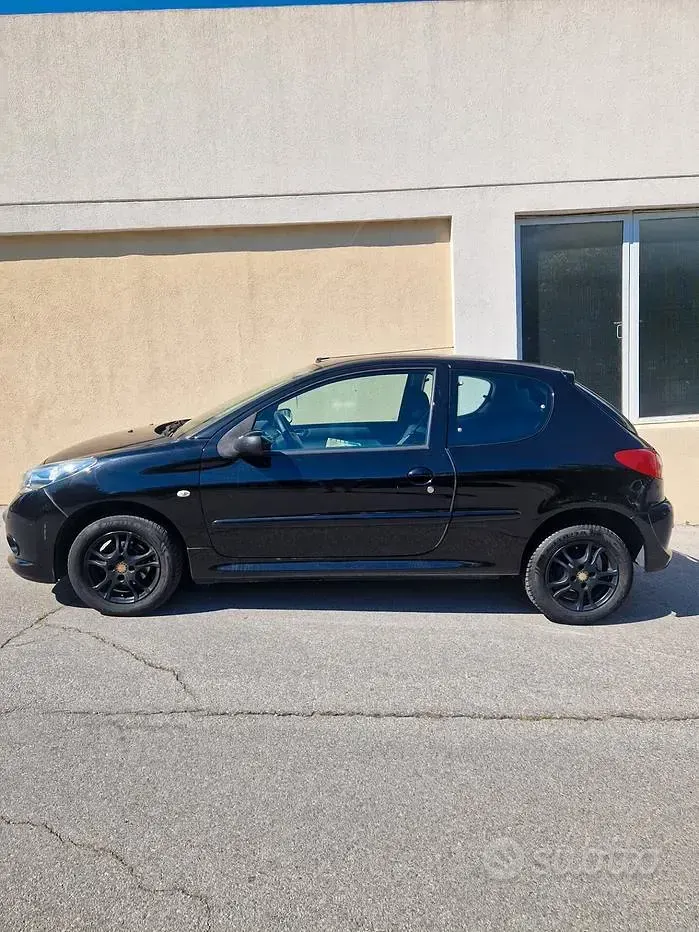 Usata Peugeot 206+ 60 CV (44 kW) 2011 Nero Utilitaria