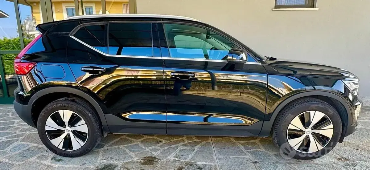 Usata Volvo XC40 129 CV (94 kW) 2021 Nero SUV