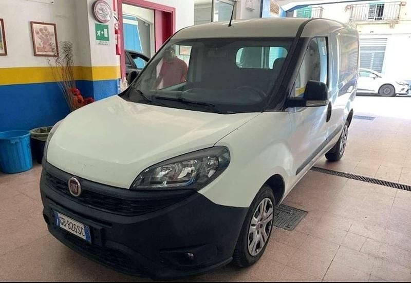 Bianco Usata 2020 Fiat Doblò Lounge Monovolume | 9750 € (Super prezzo) - Immagine 1/4