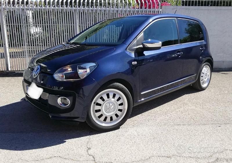 Usata VW up! Highline 75 CV (55 kW) 2012 Blu Utilitaria