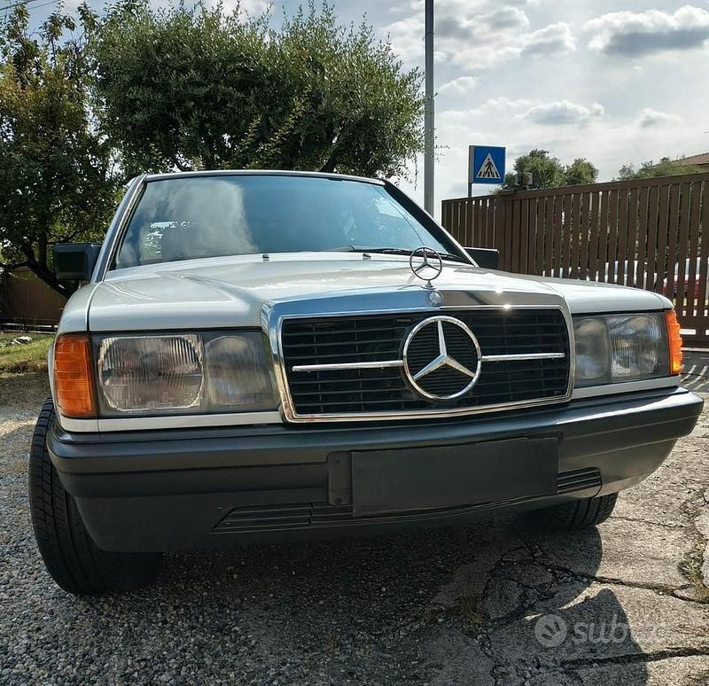 Usata Mercedes 190 122 CV (89 kW) 1988 Bianco Berlina