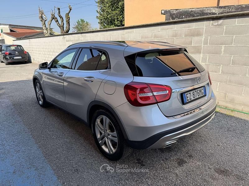 Usata Mercedes GLA180 Executive 109 CV (80 kW) 2015 Argento SUV