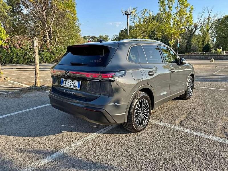 Usata VW Tiguan Edition 150 CV (110 kW) 2024 Grigio SUV