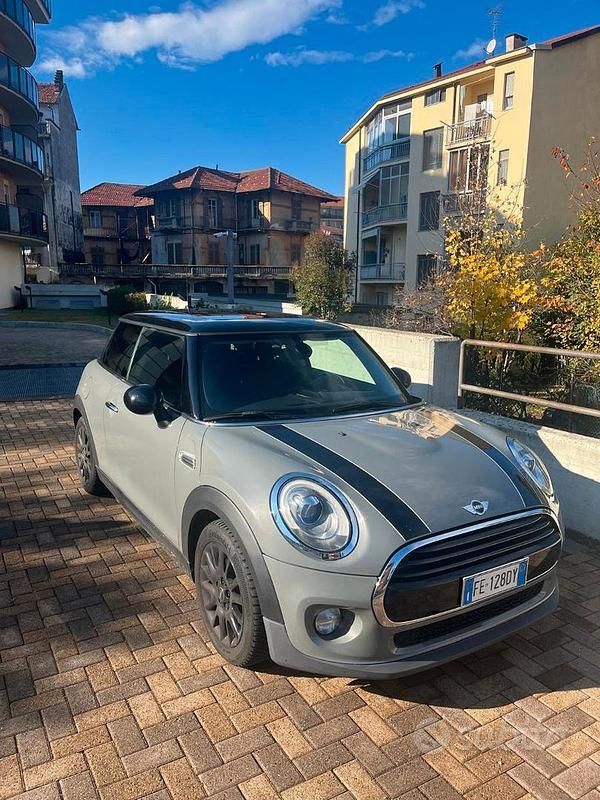 Usata Mini Cooper D Business 116 CV (85 kW) 2016 Grigio Utilitaria