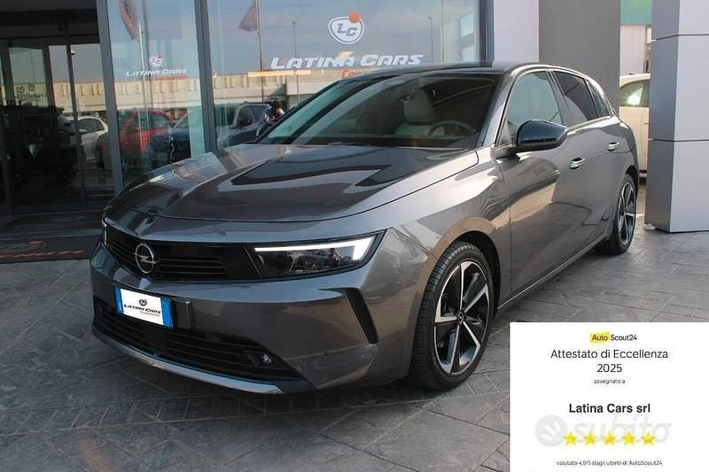 Grigio(met.) Usata 2023 Opel Astra Elegance Tre volumi | 17.490 € (Ottimo prezzo) - Immagine 1/4
