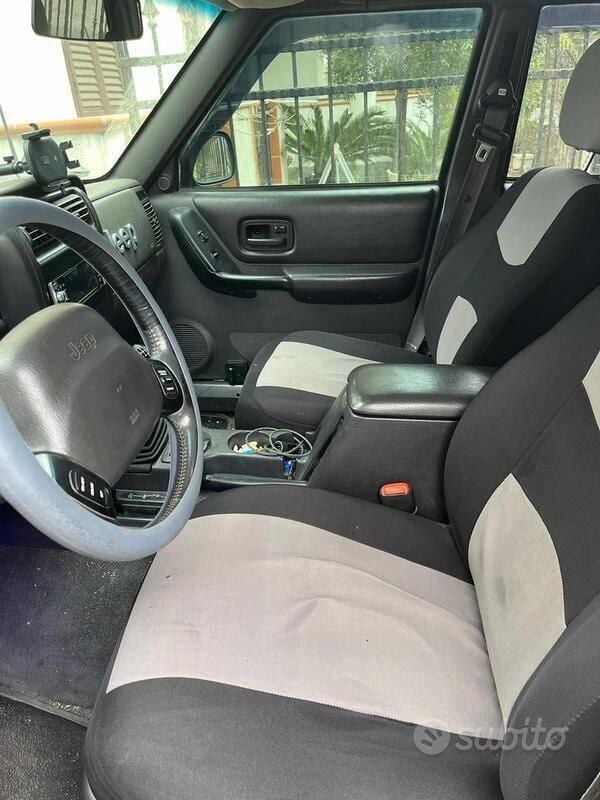 Second-hand Jeep Cherokee 116 CP (85 kW) 2001 Albastru SUV