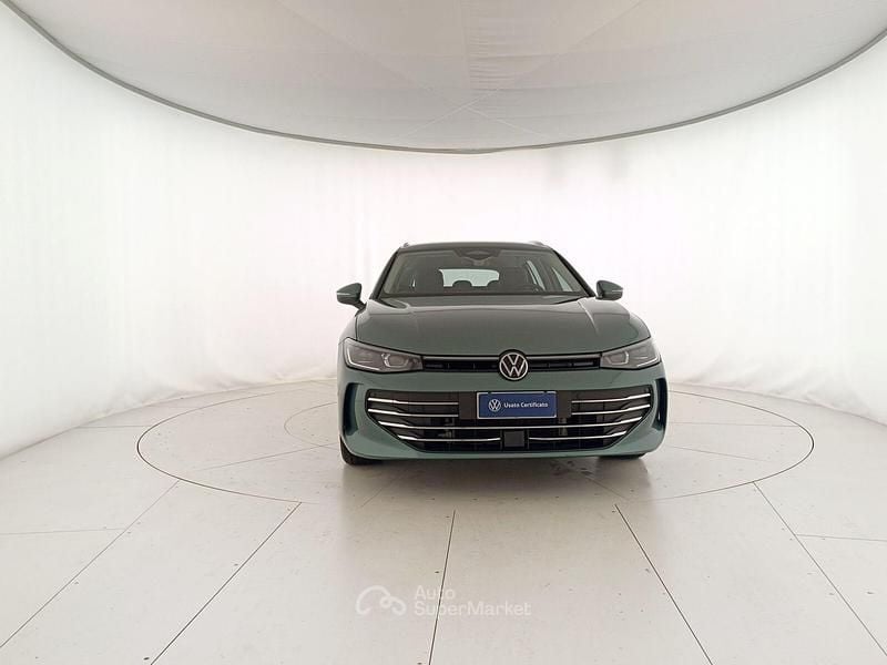 Usata VW Passat Business 150 CV (110 kW) 2024 Verde Station wagon