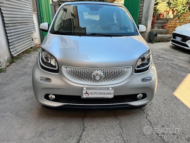 Grigio Usata 2018 Smart ForFour Passion Due volumi | 11.990 € (Buon prezzo) - Immagine 1/4