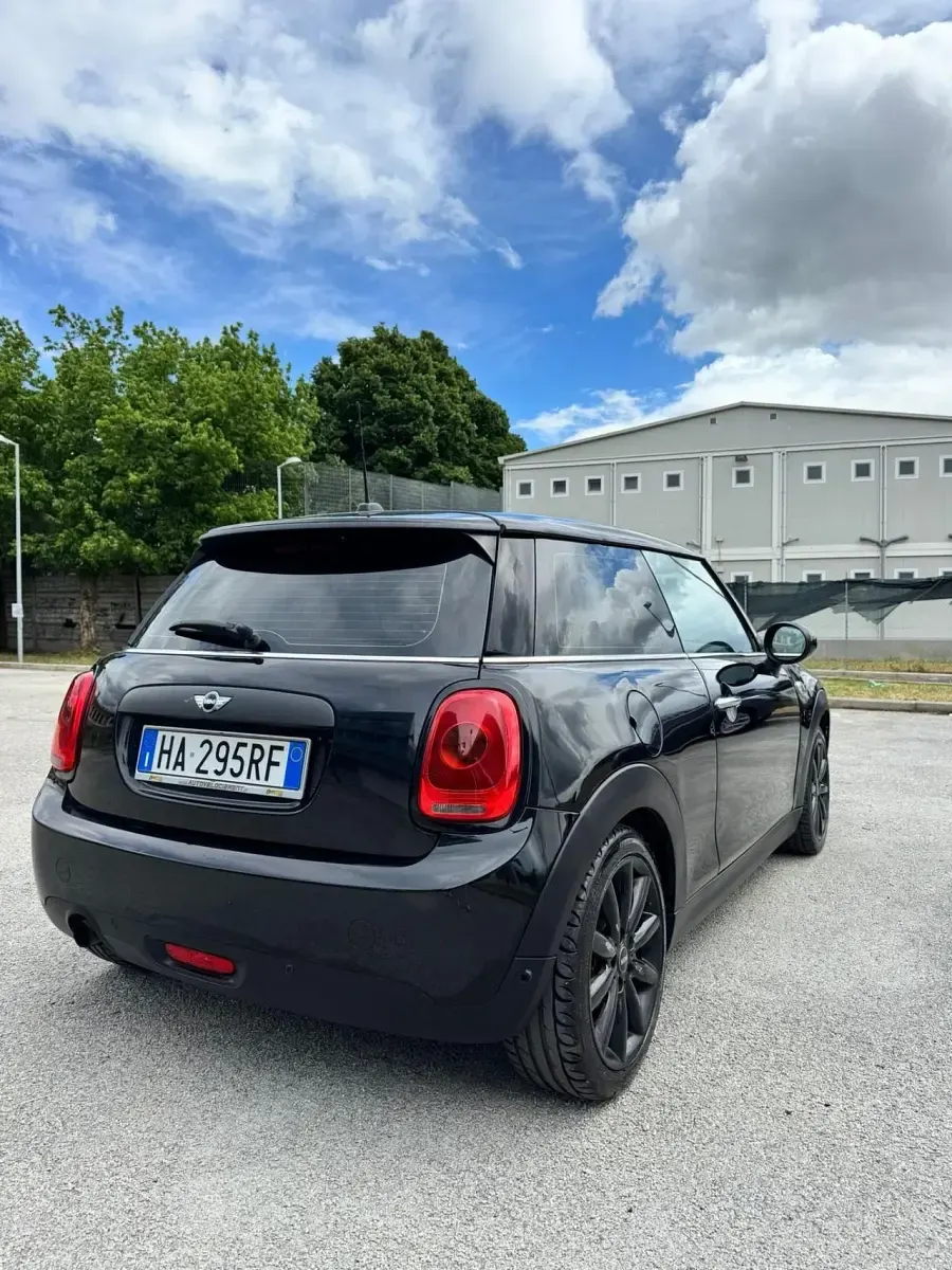 Usata Mini ONE 102 CV (75 kW) 2017 Nero Utilitaria