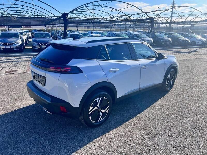 Usata Peugeot 2008 Allure 131 CV (96 kW) 2024 Bianco metallizzato SUV