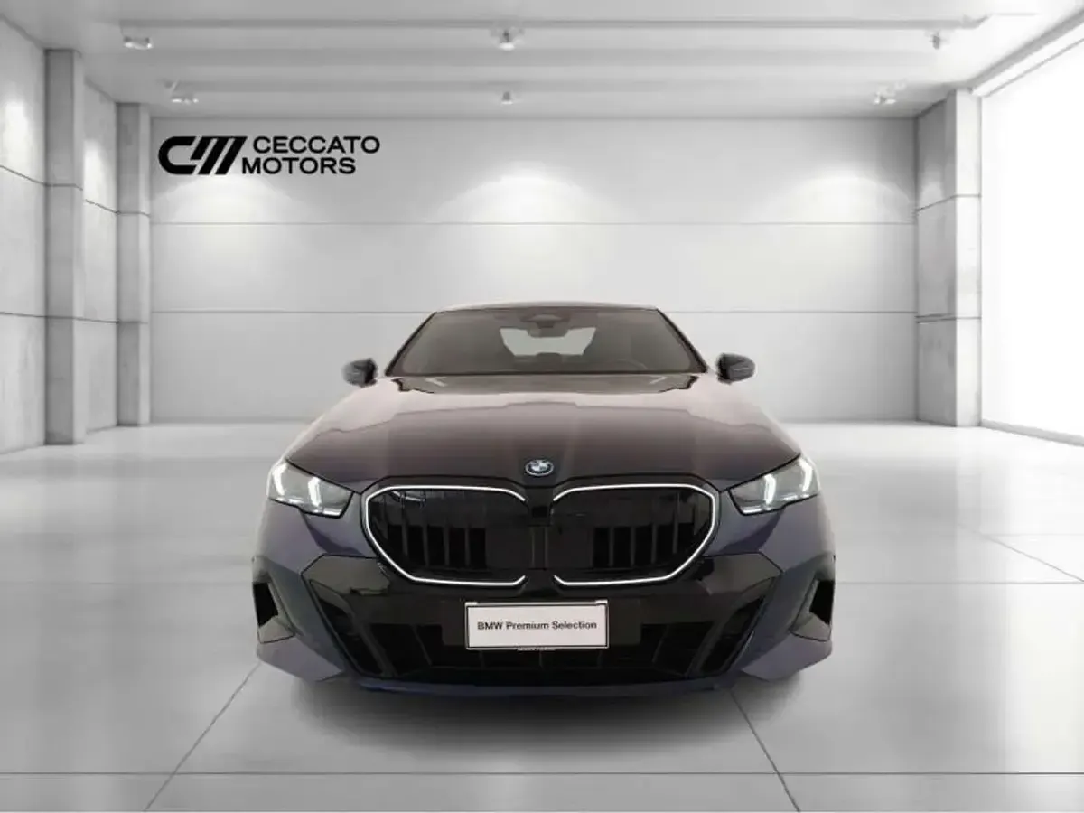 Usata BMW 550e M Sport 489 CV (359 kW) 2025 Blu Berlina