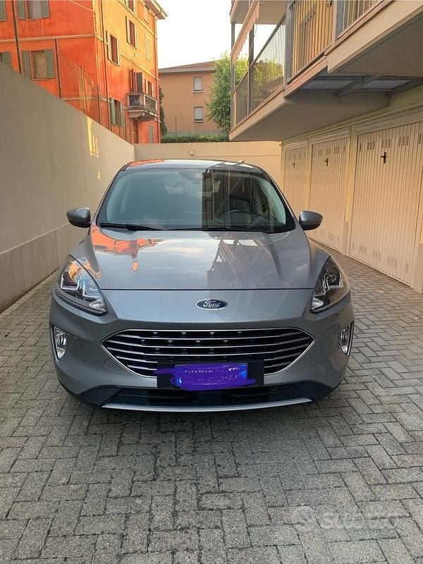 Usata Ford Kuga 120 CV (88 kW) 2020 Grigio SUV