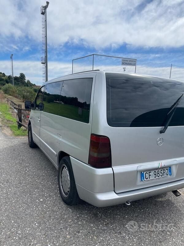 Usata Mercedes Vito 122 CV (89 kW) 2003 Grigio Furgone