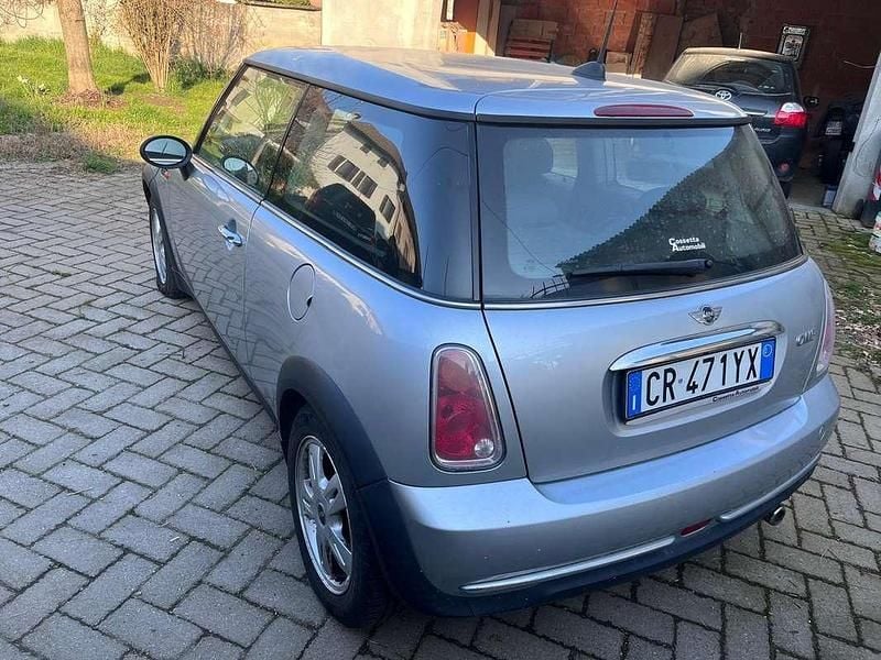 Usata Mini ONE 90 CV (66 kW) 2004 Argento Utilitaria