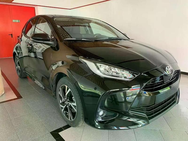 Nuova Toyota Yaris Hybrid Trend 92 CV (67 kW) 2026 Nero Berlina