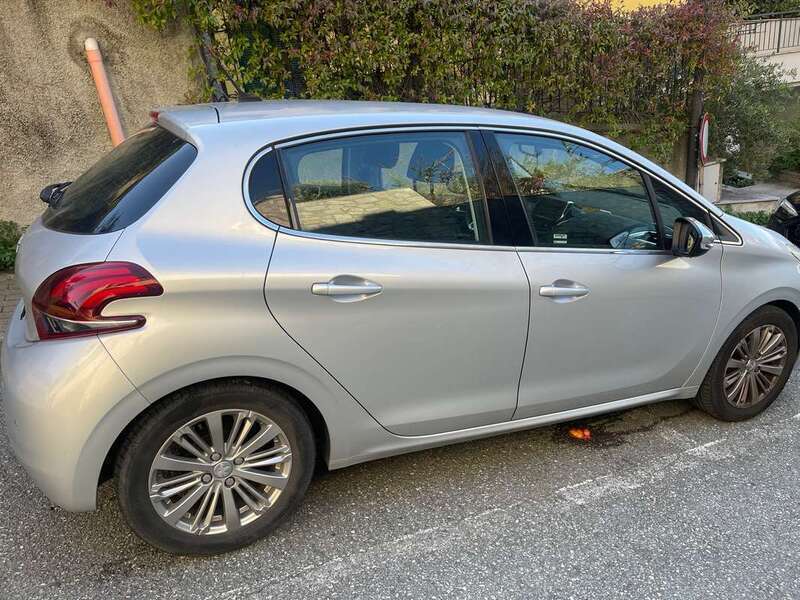 Usato 2018 Peugeot 208 1.2 Benzin 83 CV (10.000 €)