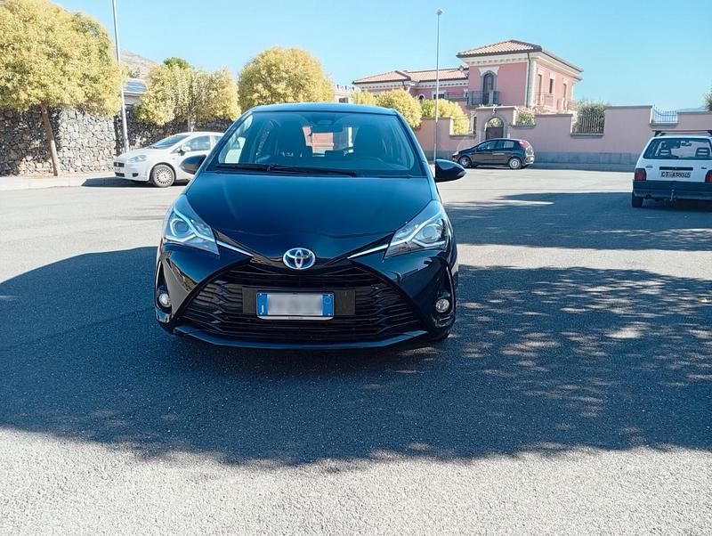 Usata Toyota Yaris Hybrid 73 CV (53 kW) 2019 Blu Berlina