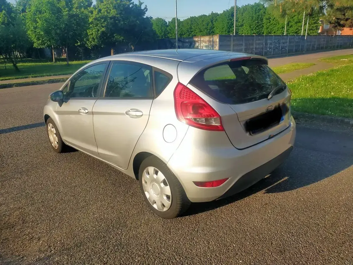 Usado Ford Fiesta 82 HP (60 kW) 2009 Other Sedan