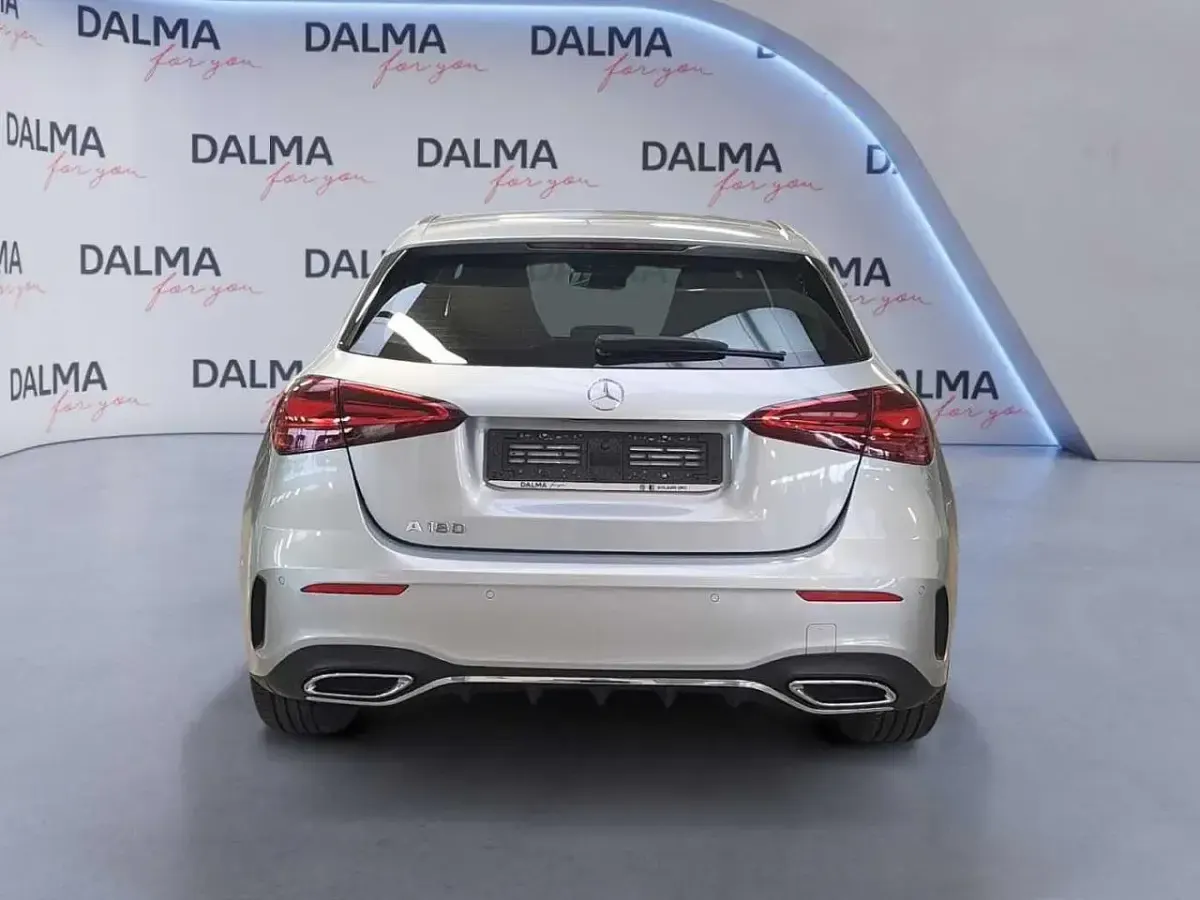 Usata Mercedes A180 AMG line 136 CV (100 kW) 2025 Argento Utilitaria