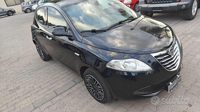 Usata Lancia Ypsilon Gold 95 CV (69 kW) 2013 Blu Utilitaria