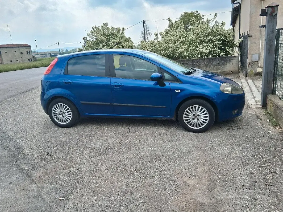 Usata Fiat Grande Punto Active 65 CV (47 kW) 2009 Utilitaria